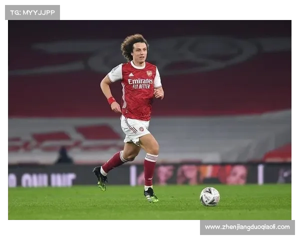 大卫路易斯的多变踢球位置与独特风格解析